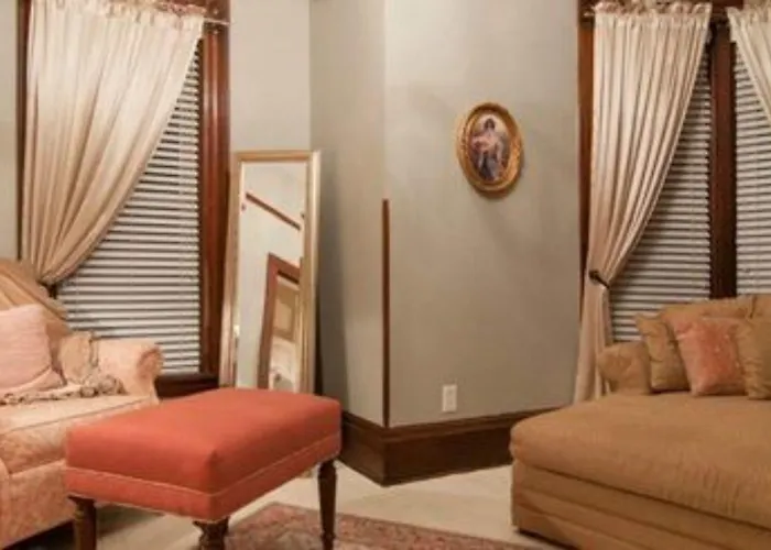 Bed & Breakfast Blessings On State 4*