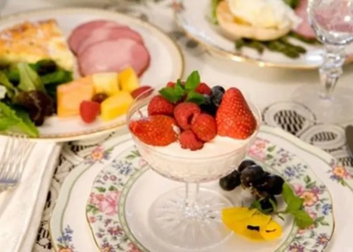Bed & Breakfast Blessings On State 4*