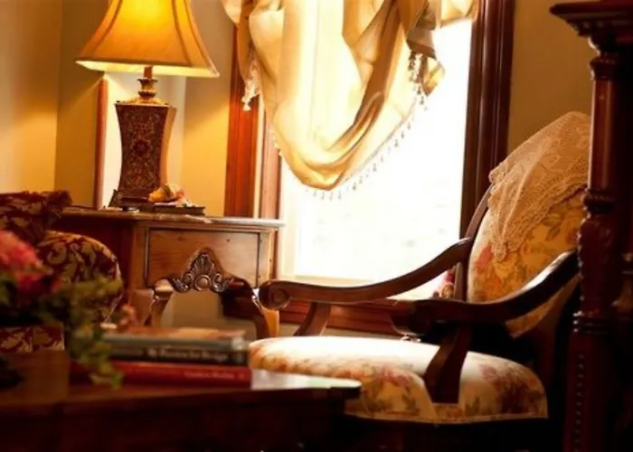 Bed & Breakfast Blessings On State 4*