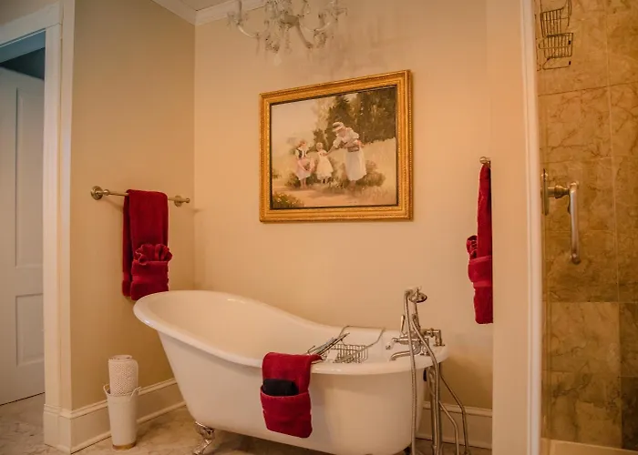 Bed & Breakfast Blessings On State 4*