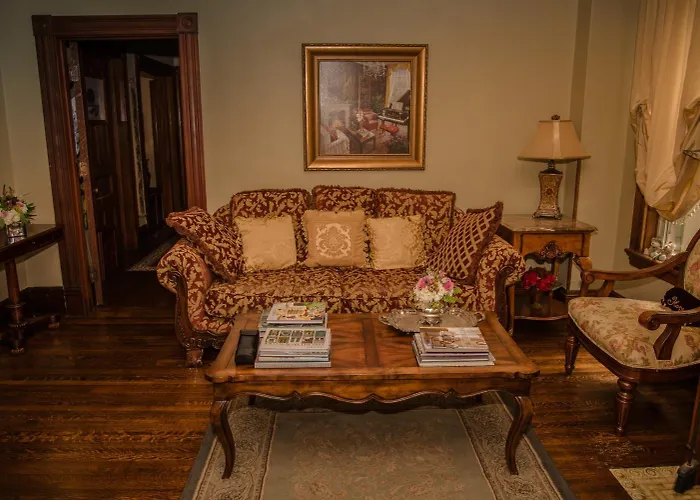 Bed & Breakfast Blessings On State 4*